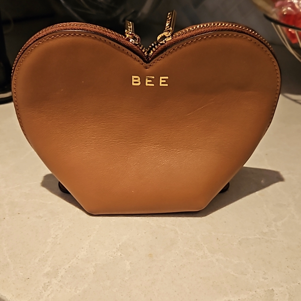 Cuyana heart case